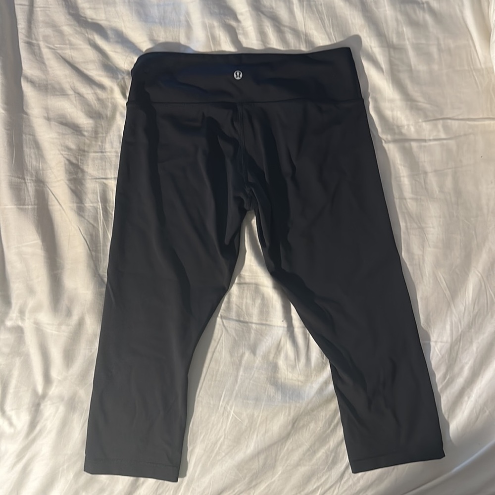 LULU LEMON CROP LEGGINGS BLACK